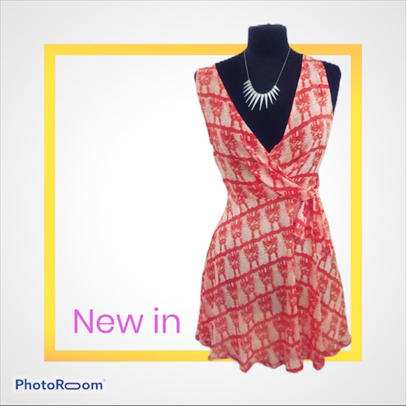 Sold *** Red print Bright Sundress size large - Picture 1 of 8